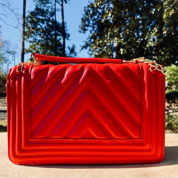 Classic Red Padded Chevron Leather 3 Compartment Handbag w. Gold Chain Crossbody - Picture 5 of 8